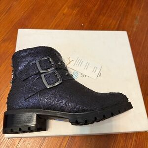 New in Box Ross and Snow Stefana boots in distressed indigo color size 8.5